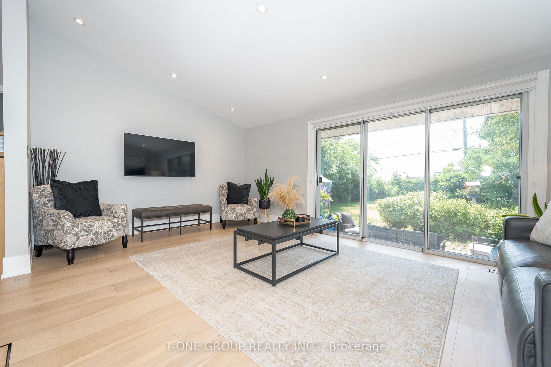 Photo 17 of 10 Brookridge Drive W, Scarborough, Bendale — HOMEH