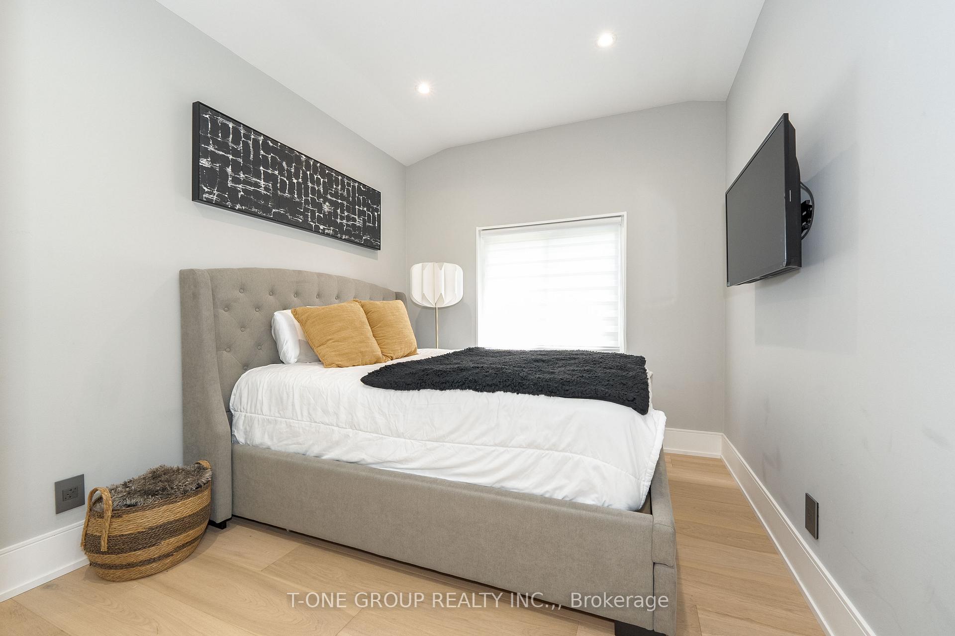 Photo 23 of 10 Brookridge Drive W, Scarborough, Bendale — HOMEH