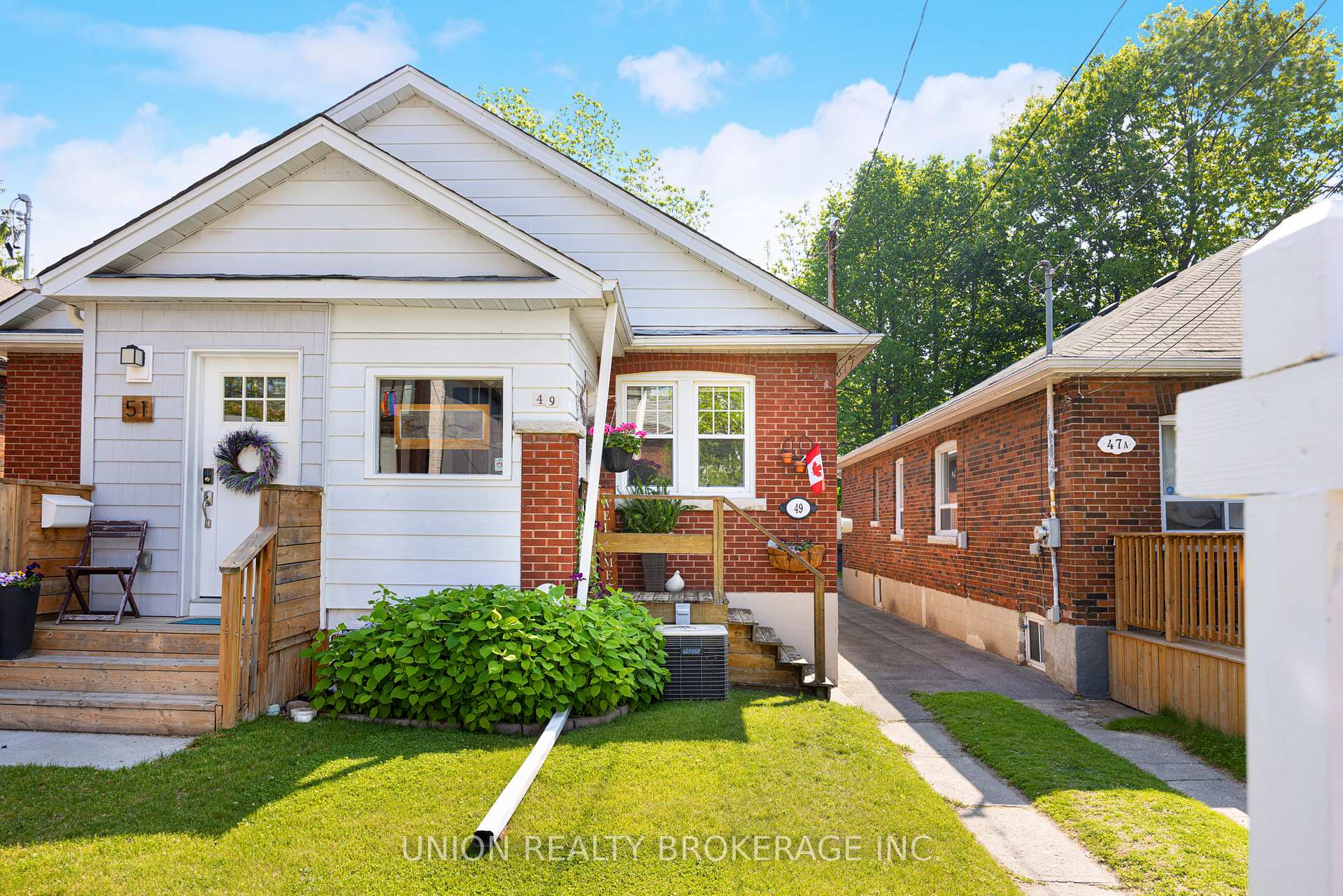 Photo 2 of 49 Valhalla Boulevard, Scarborough, Birchcliffe-Cliffside — HOMEH