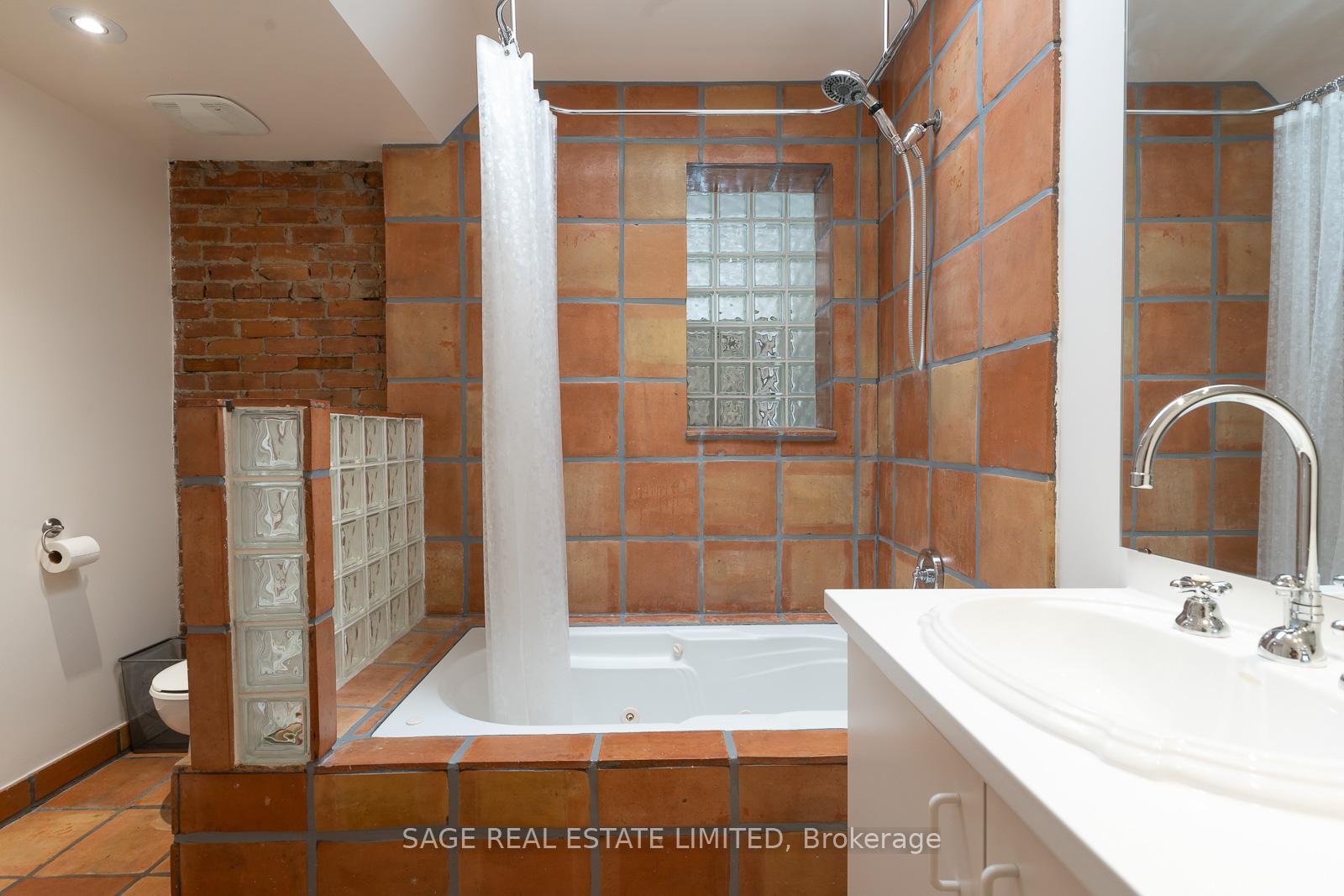 Photo 17 of Unit UPPER, 685 Euclid Avenue, Toronto, Palmerston-Little Italy — HOMEH
