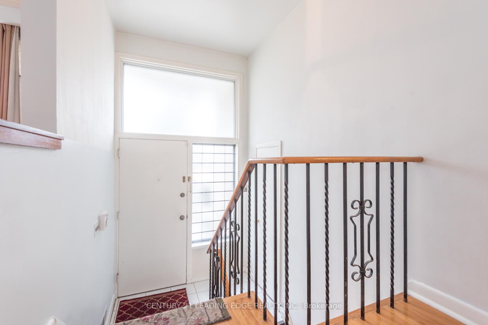 Photo 5 of Unit Upper, 18 Packard Boulevard, Scarborough, Bendale — HOMEH