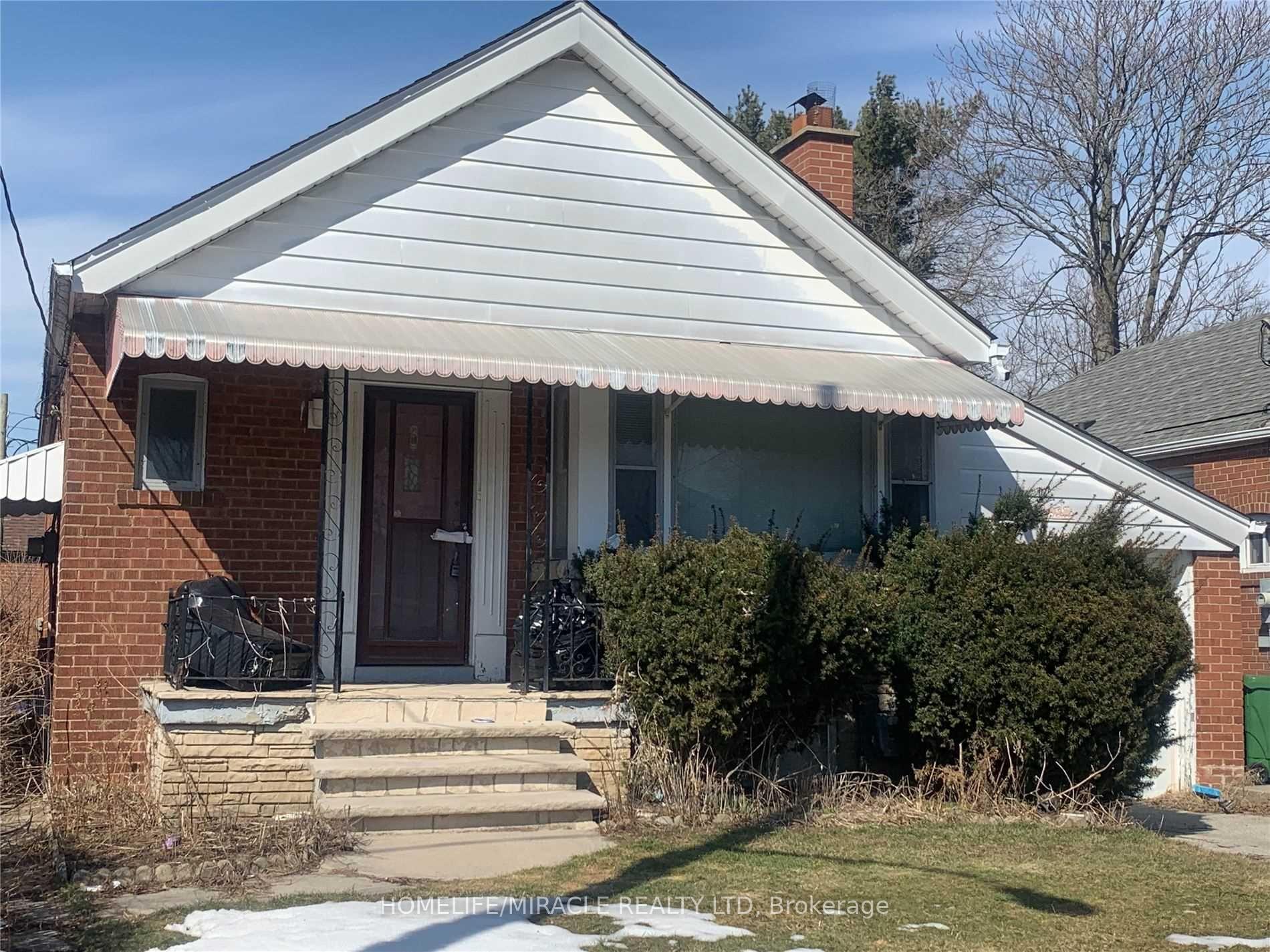 Photo 2 of 508 Plains Road, Toronto, East York — HOMEH