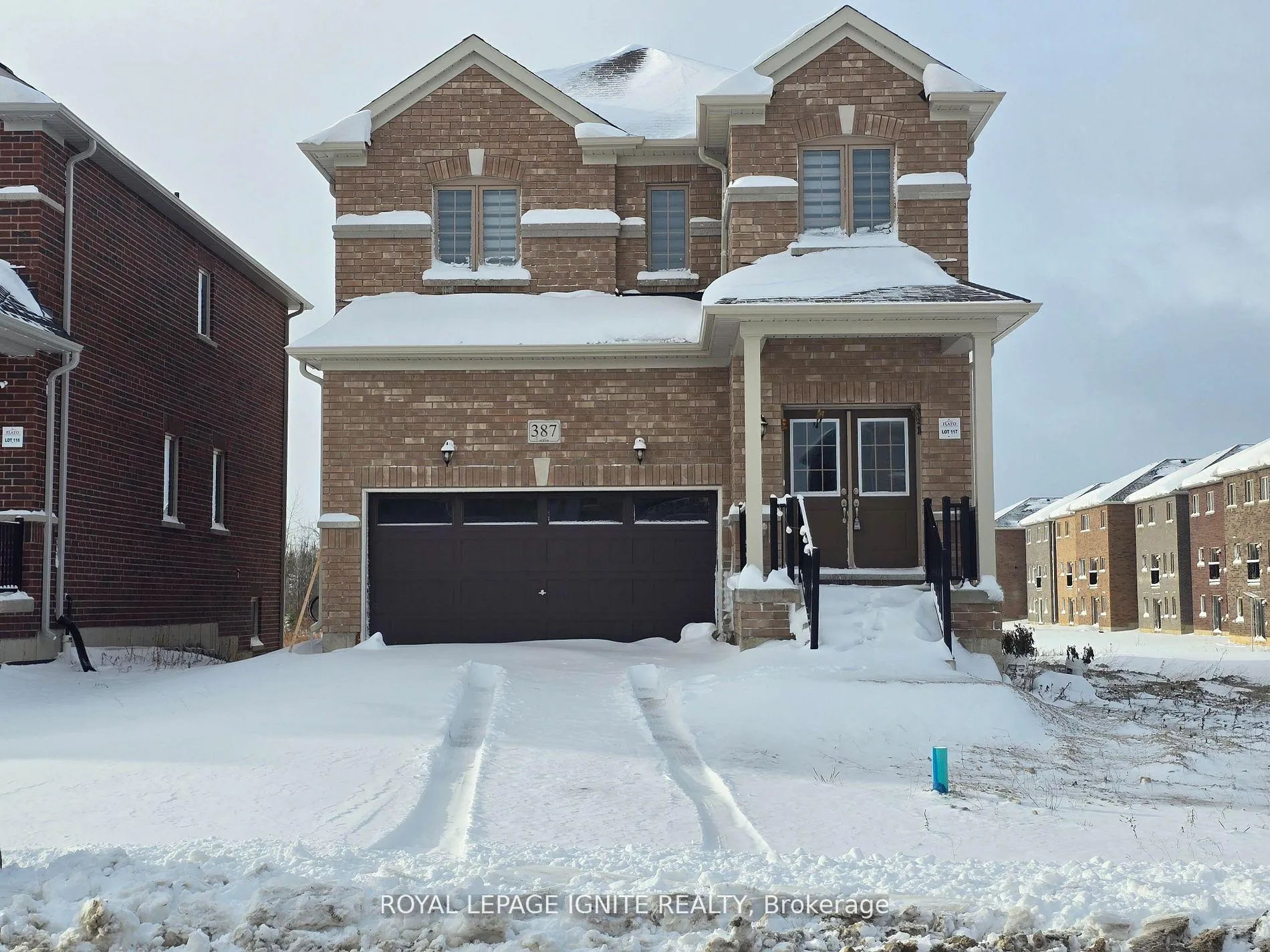 Front of 387 Russell Street