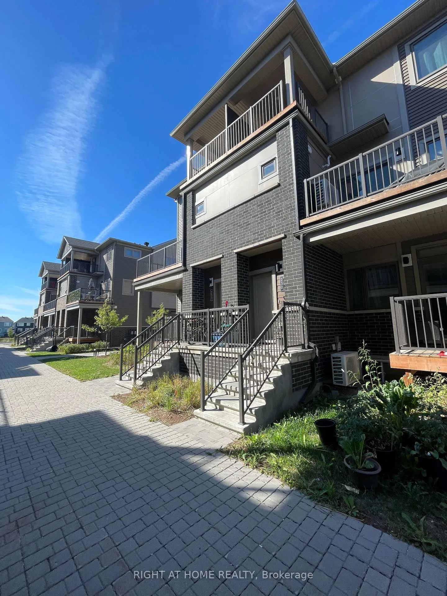 Photo 2 of 232 Anyolite Private, Ottawa, Barrhaven - Heritage Park — HOMEH