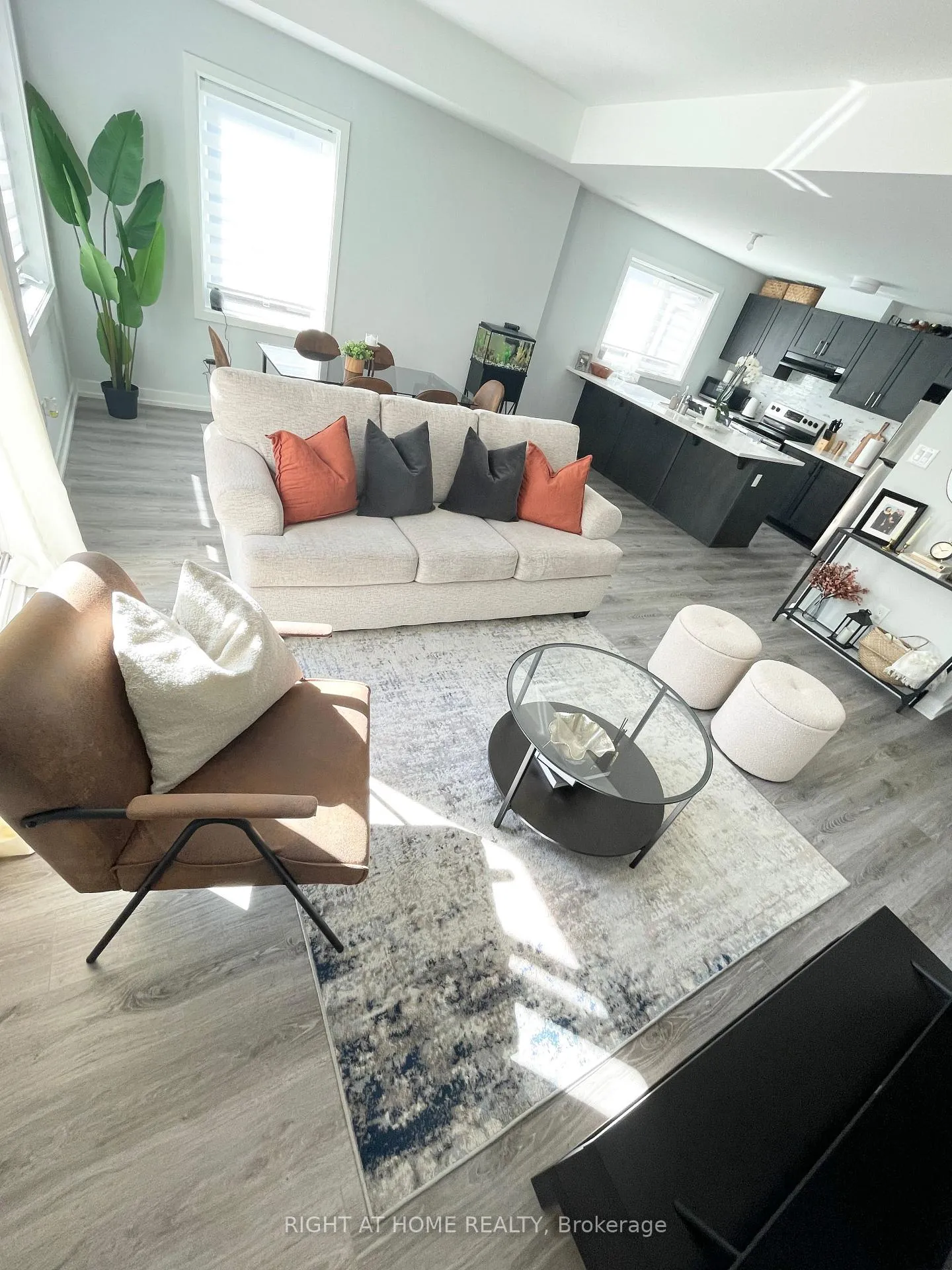 Photo 4 of 232 Anyolite Private, Ottawa, Barrhaven - Heritage Park — HOMEH