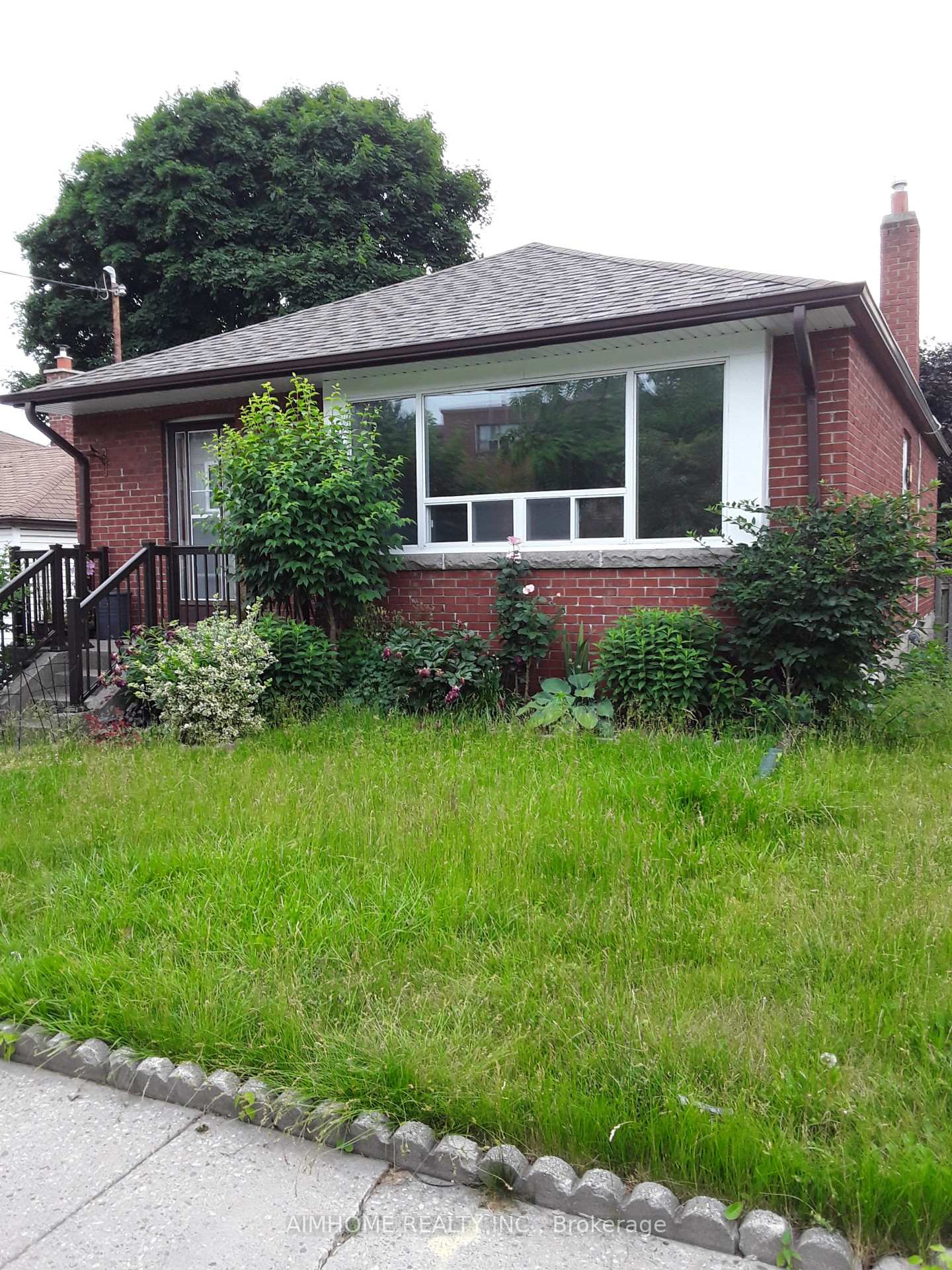 Front of 1036 Victoria Park Avenue
