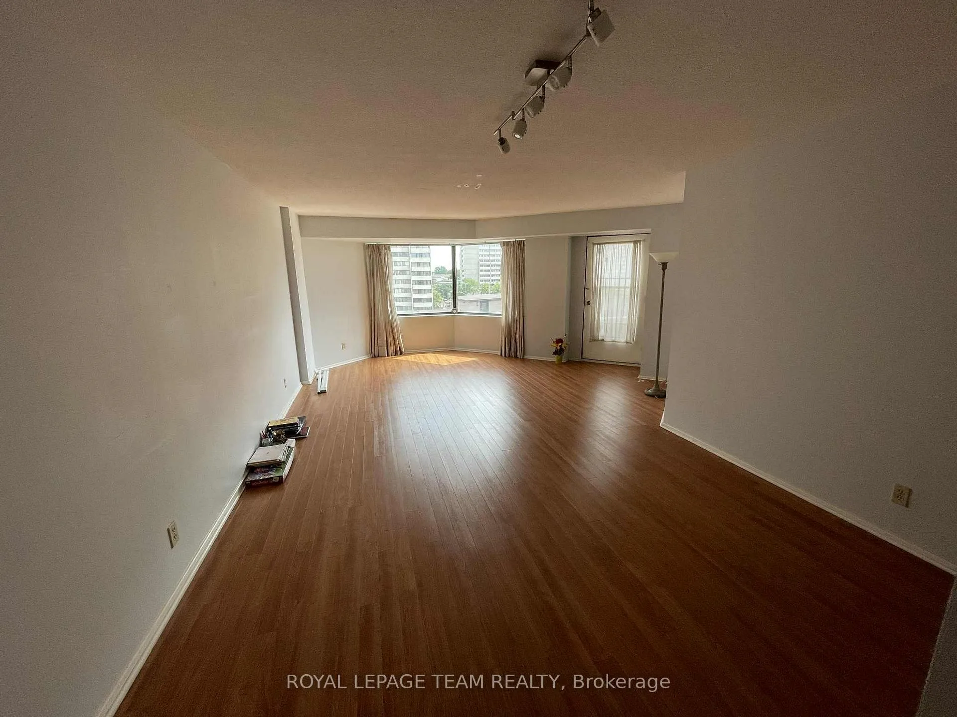 Photo 4 of Unit 602, 151 Bay Street, Ottawa, Ottawa Centre — HOMEH