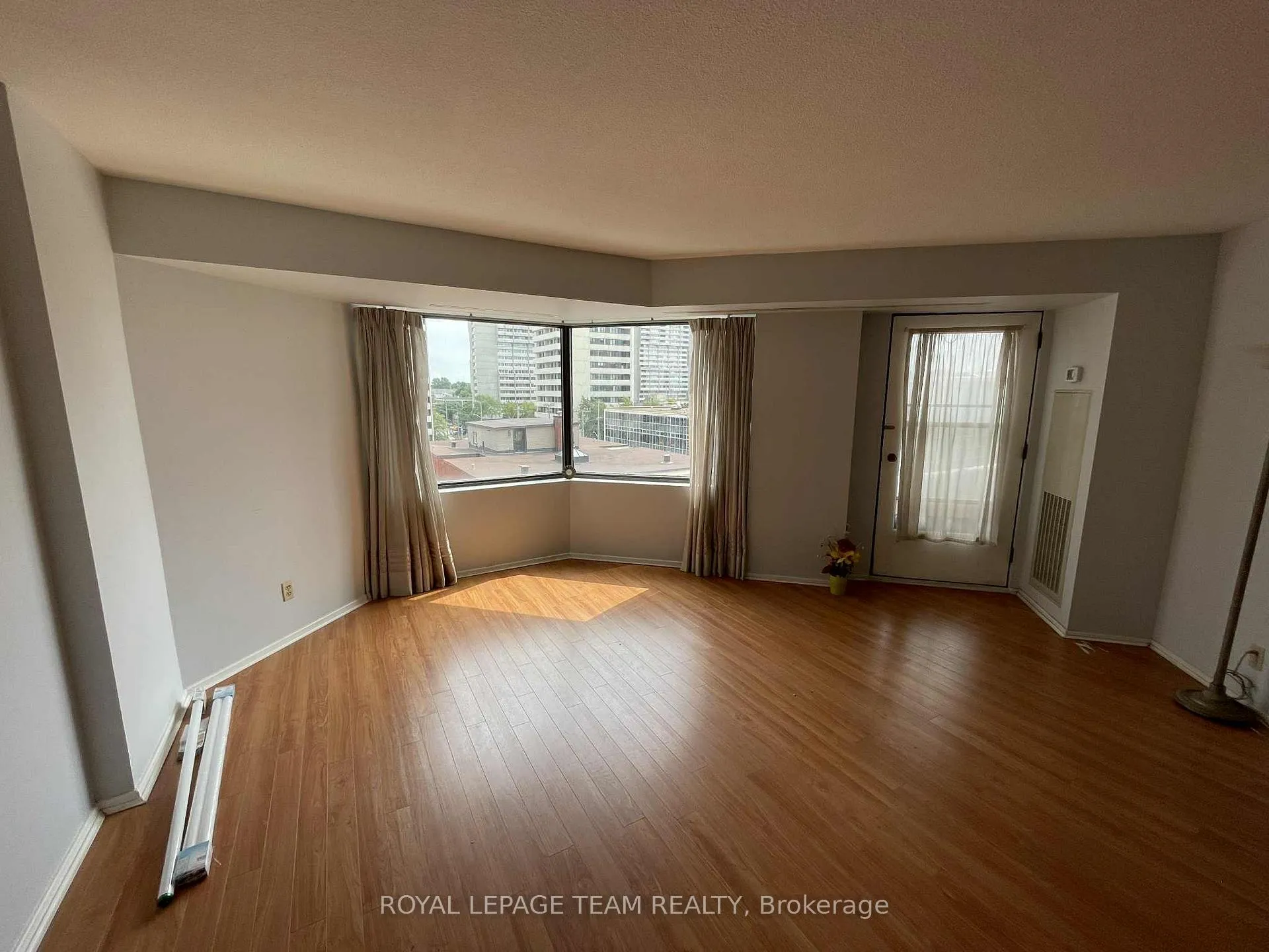 Photo 6 of Unit 602, 151 Bay Street, Ottawa, Ottawa Centre — HOMEH