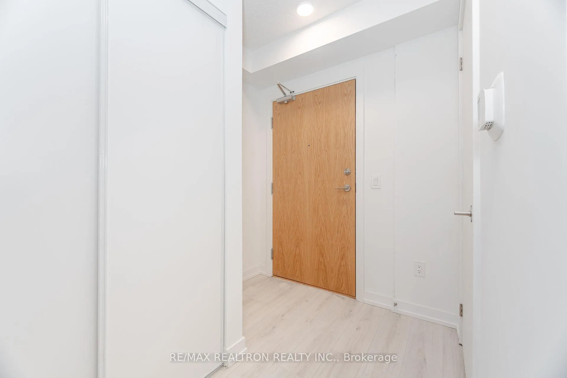 Photo 6 of Unit 2304, 1435 Celebration Drive, Pickering, Bay Ridges — HOMEH