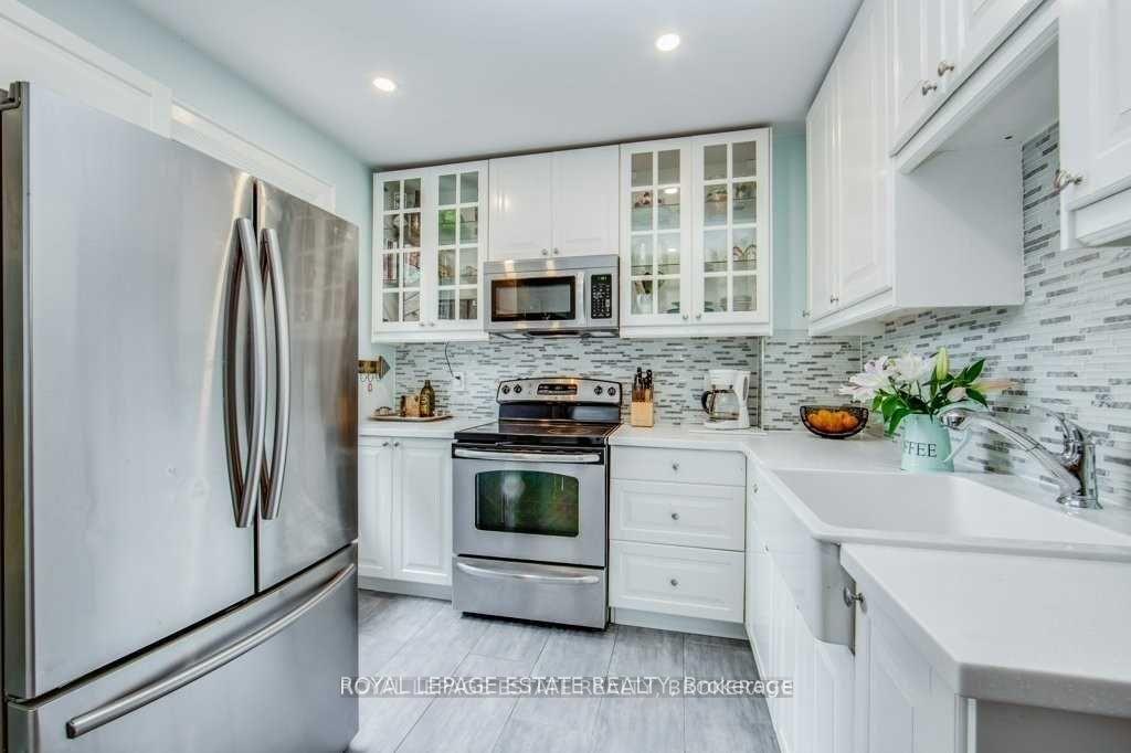 Photo 6 of 155 Harding Boulevard, Scarborough, Birchcliffe-Cliffside — HOMEH