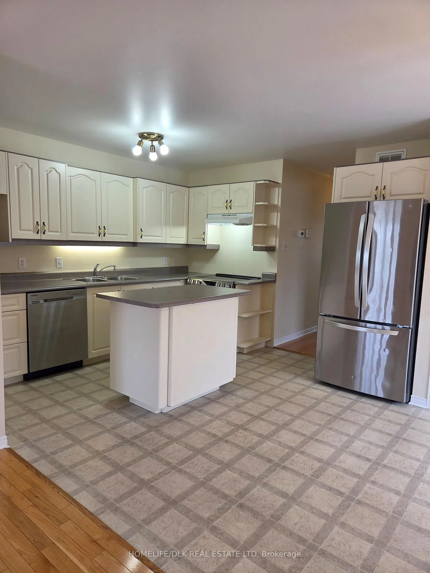 Photo 8 of 2241 Glen Brook Drive, Cornwall — HOMEH