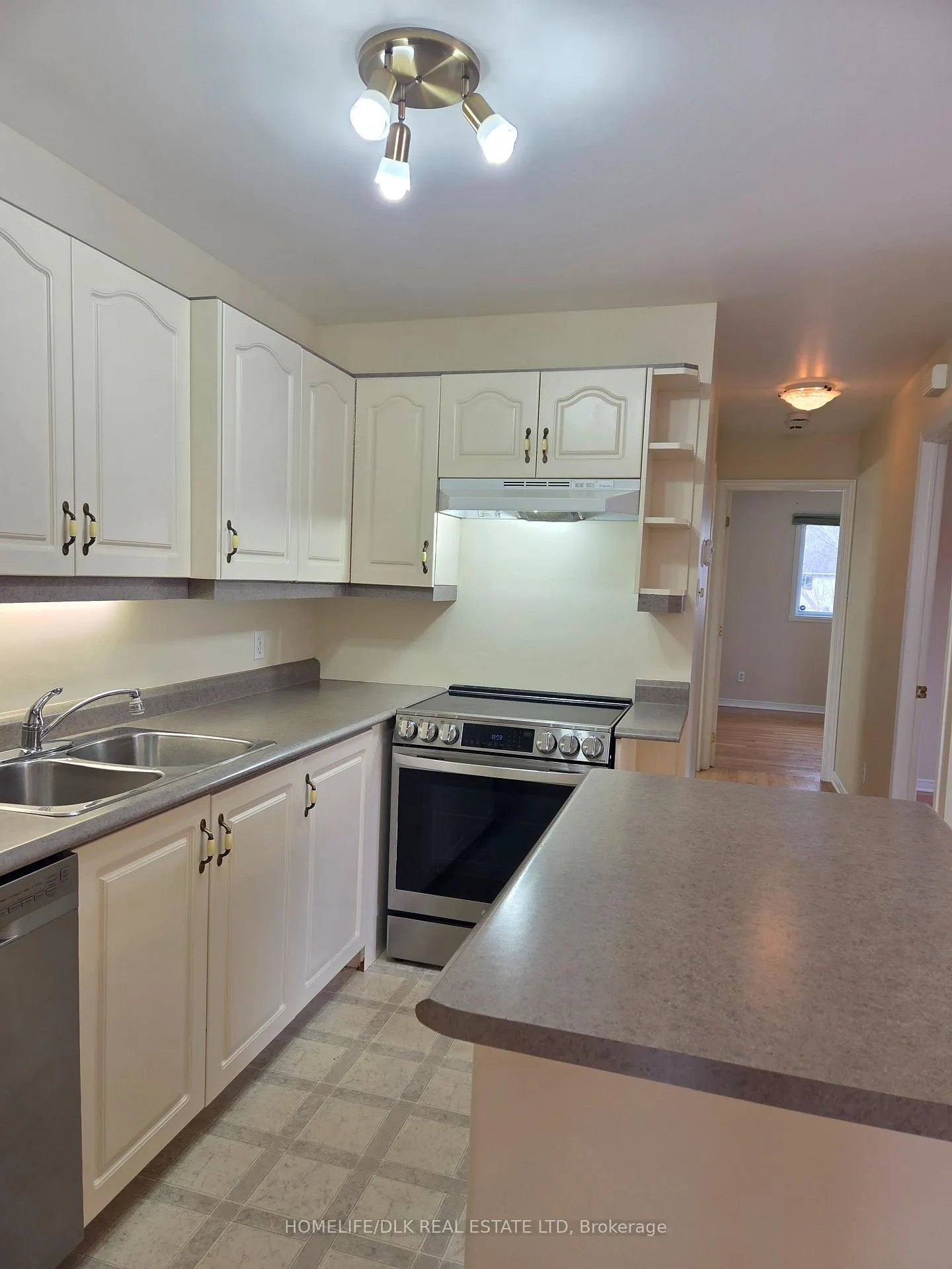 Photo 9 of 2241 Glen Brook Drive, Cornwall — HOMEH