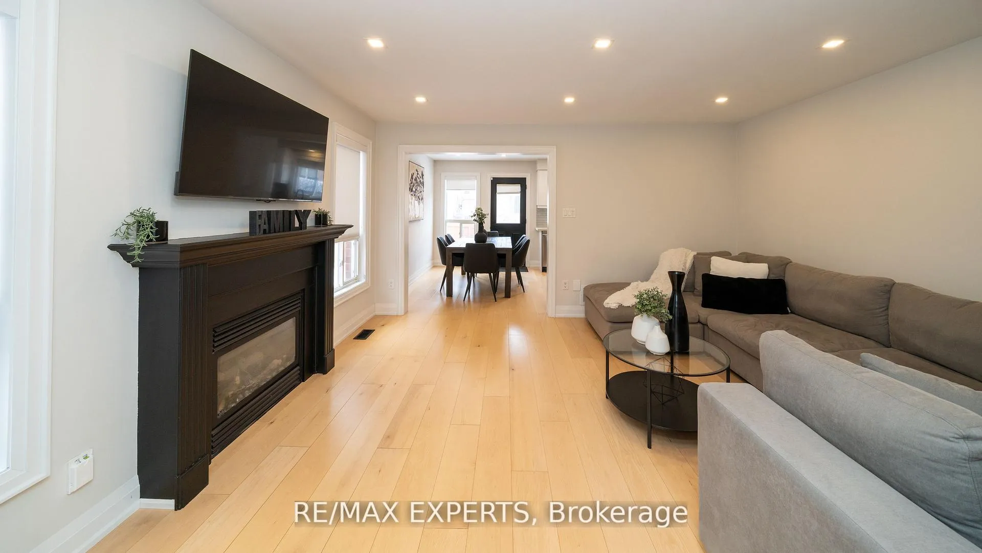 Photo 4 of 111 Argento Crescent, Vaughan, Vellore Village — HOMEH