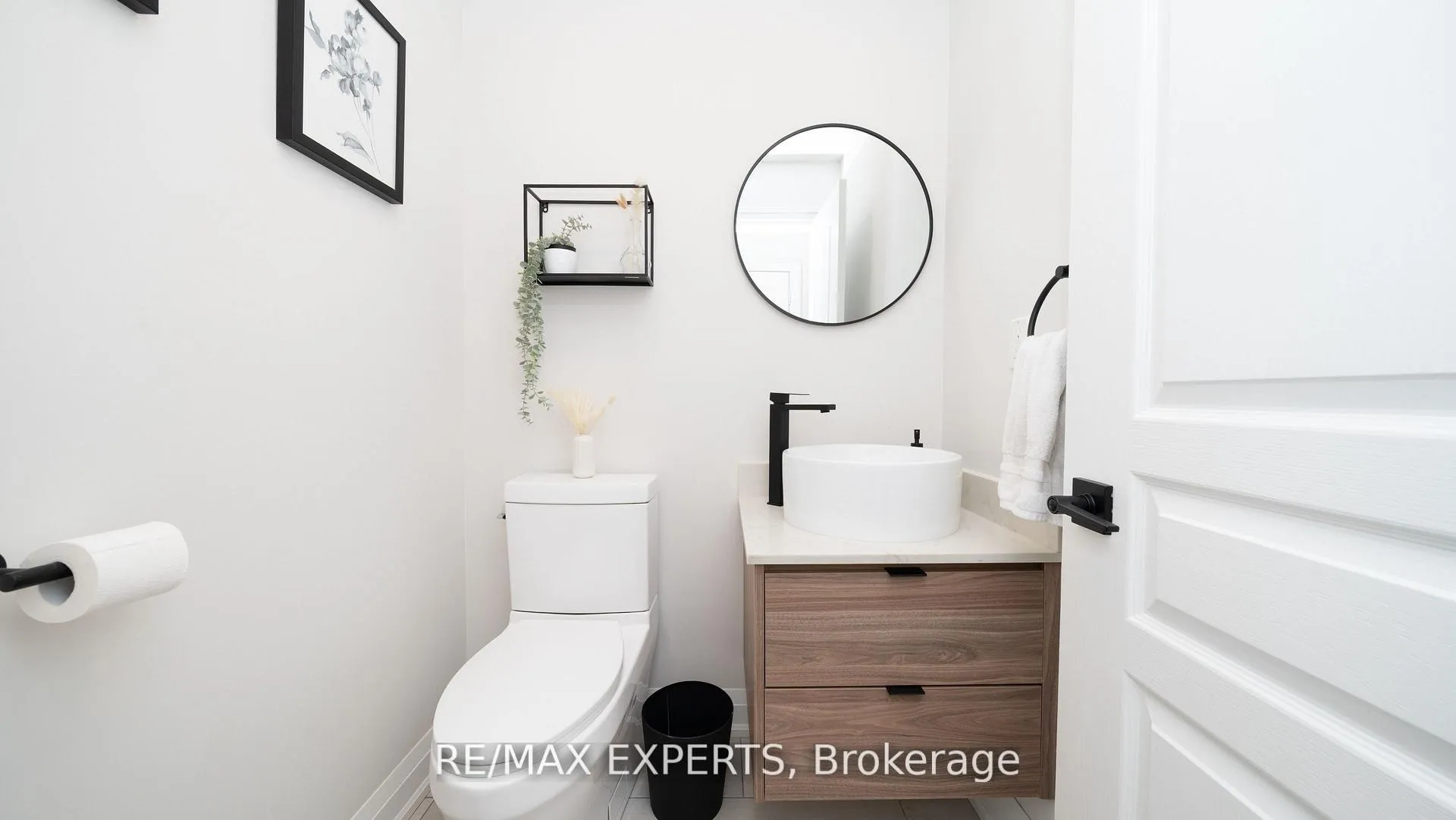 Photo 9 of 111 Argento Crescent, Vaughan, Vellore Village — HOMEH