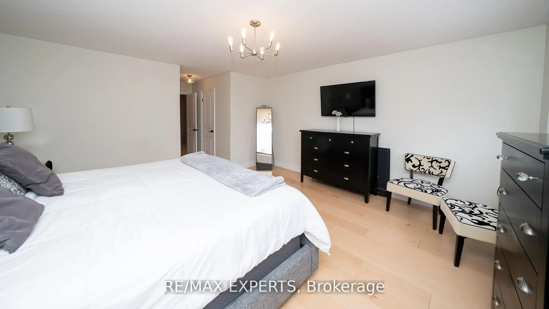Photo 12 of 111 Argento Crescent, Vaughan, Vellore Village — HOMEH
