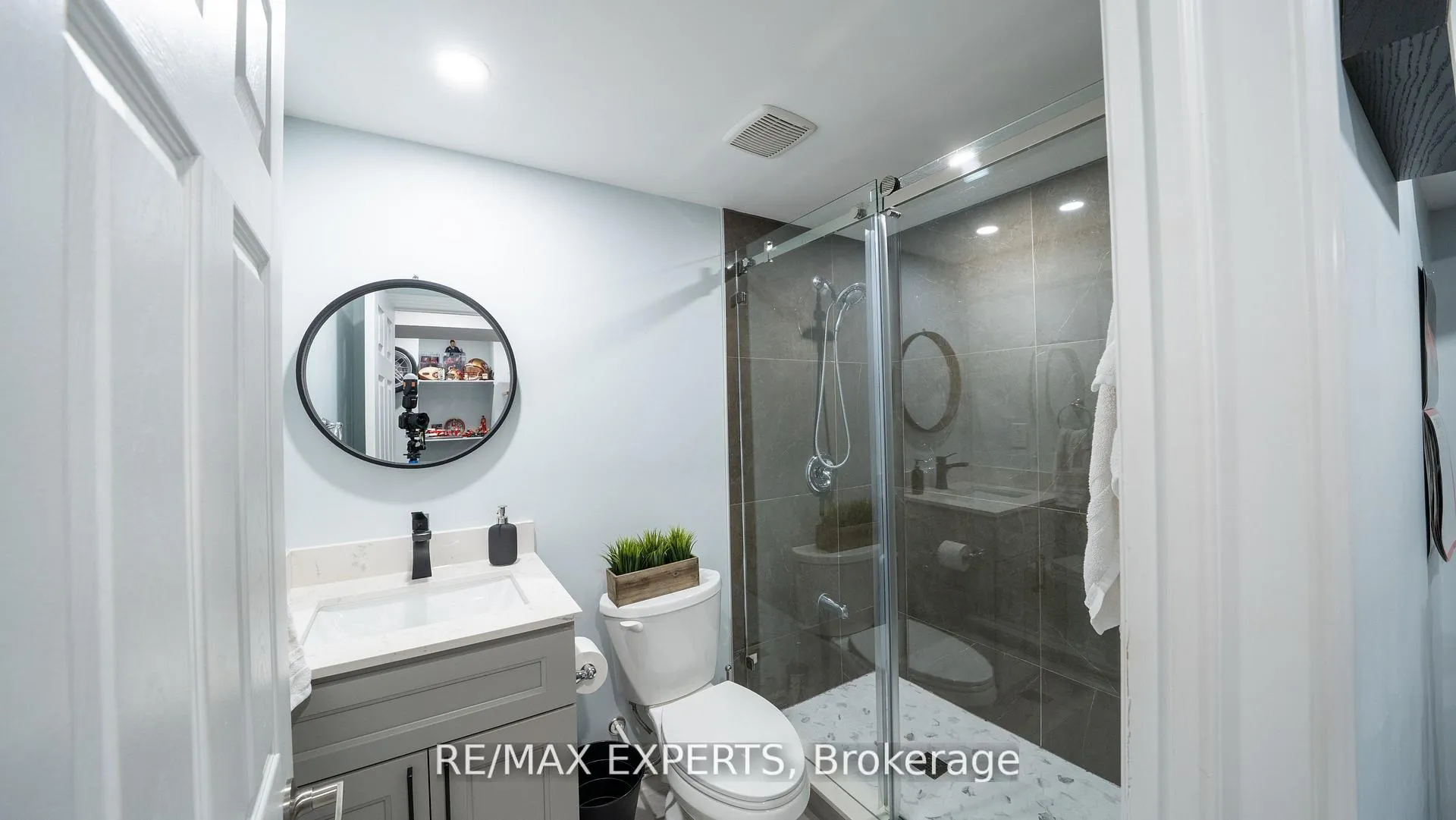 Photo 18 of 111 Argento Crescent, Vaughan, Vellore Village — HOMEH