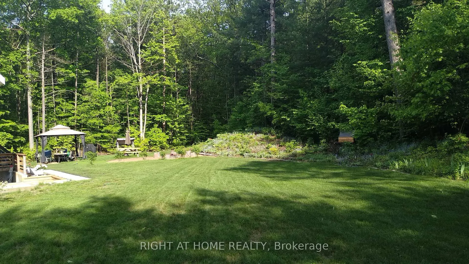 Photo 3 of 37 Moreau Parkway, Tiny, Rural Tiny — HOMEH