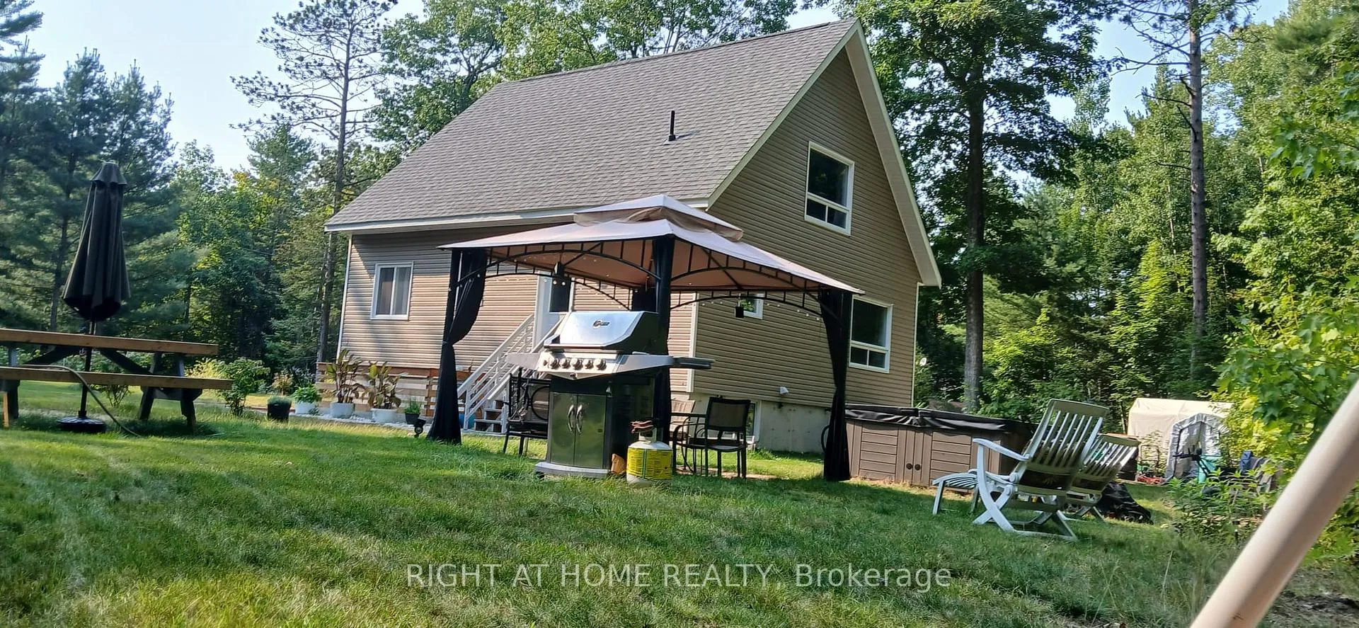 Photo 13 of 37 Moreau Parkway, Tiny, Rural Tiny — HOMEH