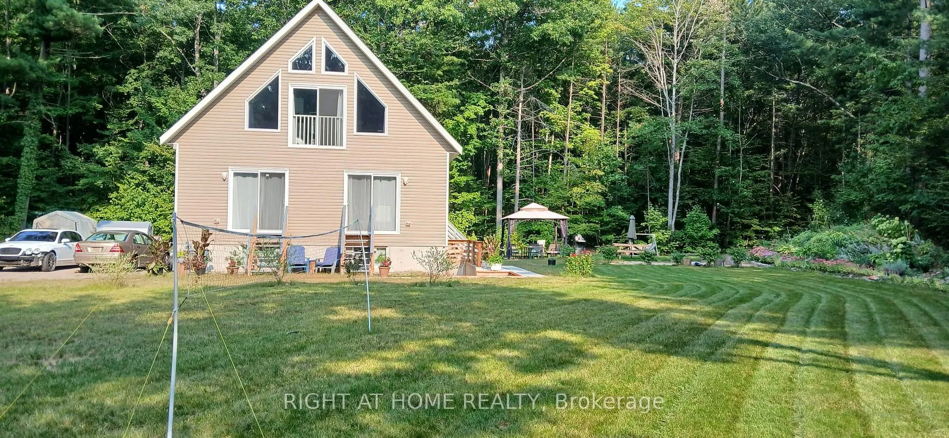 Photo 14 of 37 Moreau Parkway, Tiny, Rural Tiny — HOMEH