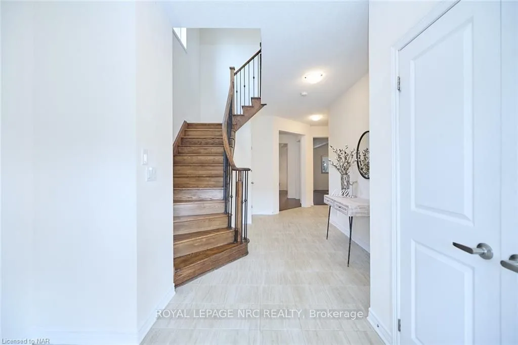 Photo 2 of 28 Sparkle Drive, Thorold, Rolling Meadows — HOMEH