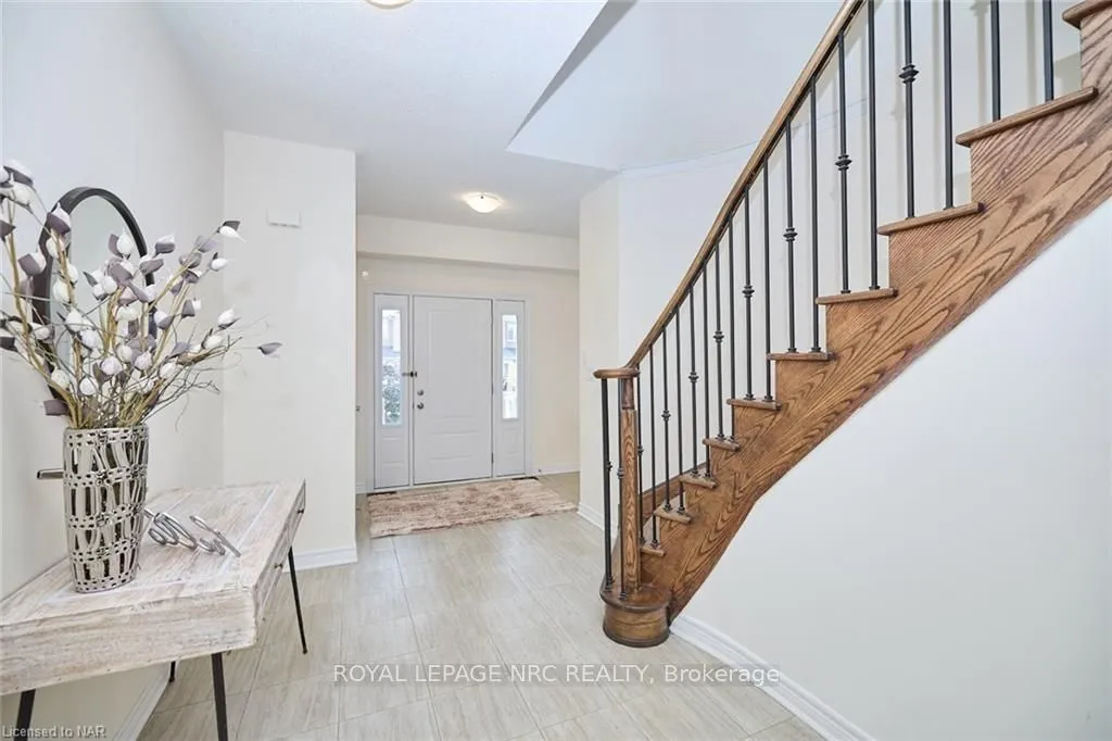 Photo 3 of 28 Sparkle Drive, Thorold, Rolling Meadows — HOMEH