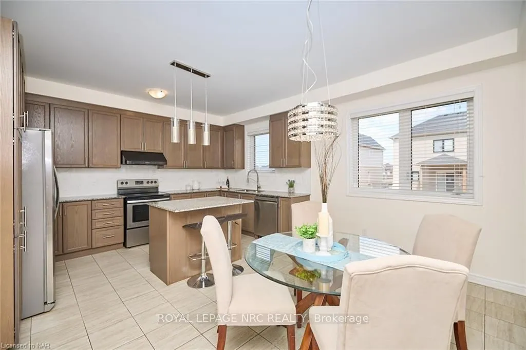 Photo 13 of 28 Sparkle Drive, Thorold, Rolling Meadows — HOMEH