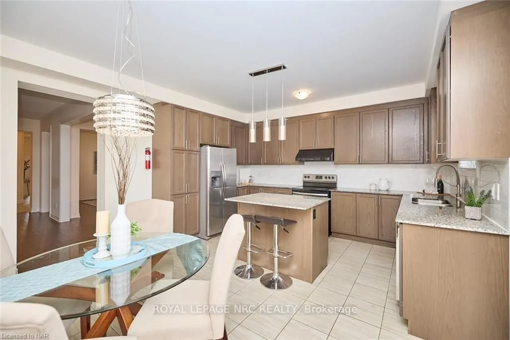 Photo 14 of 28 Sparkle Drive, Thorold, Rolling Meadows — HOMEH