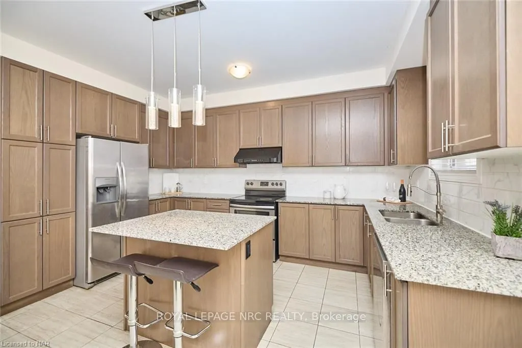 Photo 15 of 28 Sparkle Drive, Thorold, Rolling Meadows — HOMEH
