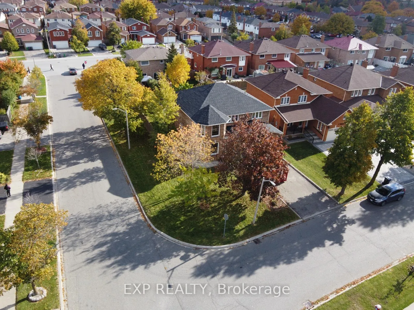 Photo 4 of 1 Millstone Drive, Brampton, Fletcher's Creek South — HOMEH