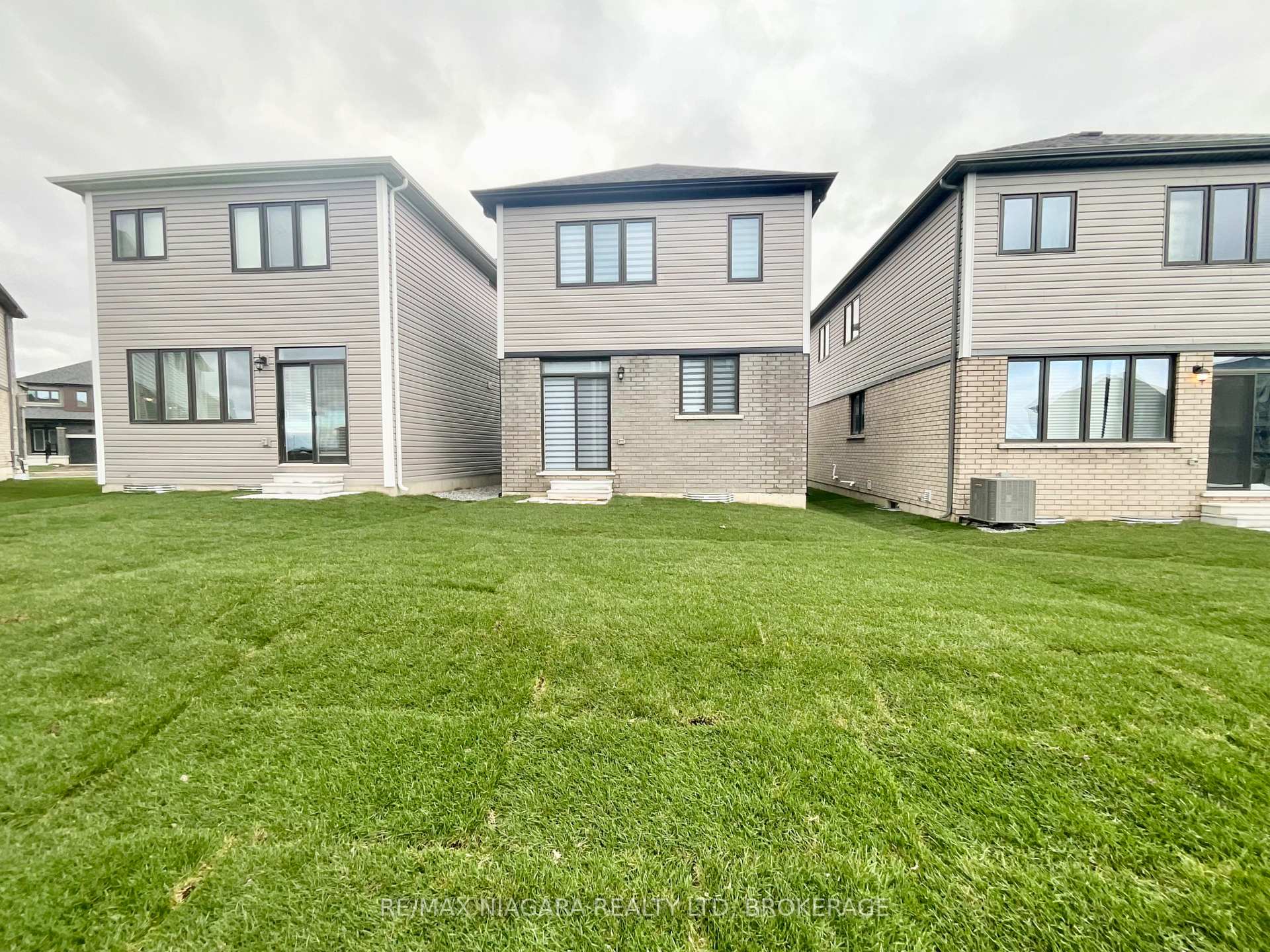 Photo 37 of 10 Selection Heights, Thorold, Rolling Meadows — HOMEH