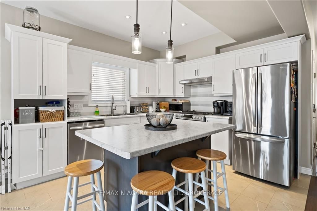 Photo 3 of 9 Harmony Way, Thorold, Rolling Meadows — HOMEH