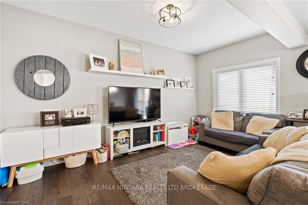 Photo 5 of 9 Harmony Way, Thorold, Rolling Meadows — HOMEH