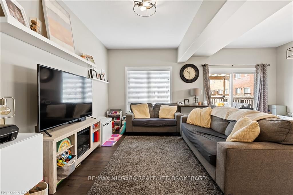 Photo 6 of 9 Harmony Way, Thorold, Rolling Meadows — HOMEH