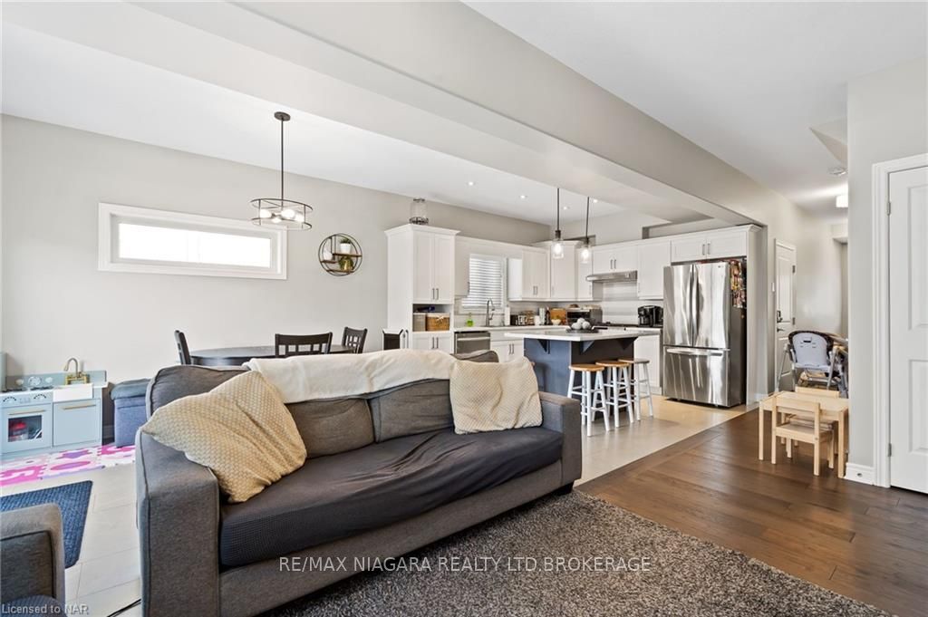 Photo 8 of 9 Harmony Way, Thorold, Rolling Meadows — HOMEH