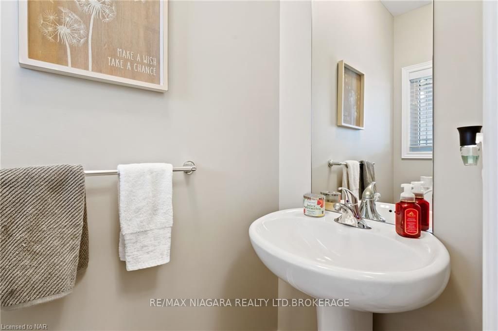 Photo 10 of 9 Harmony Way, Thorold, Rolling Meadows — HOMEH