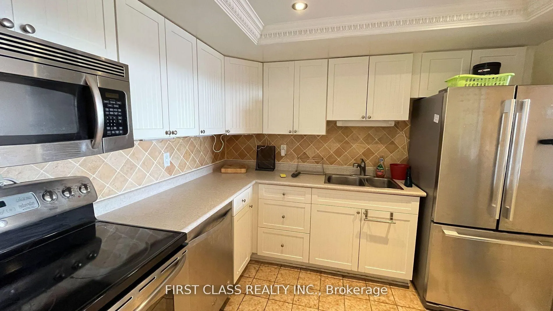 Photo 9 of Unit 905, 7811 Yonge Street, Markham, Thornhill — HOMEH