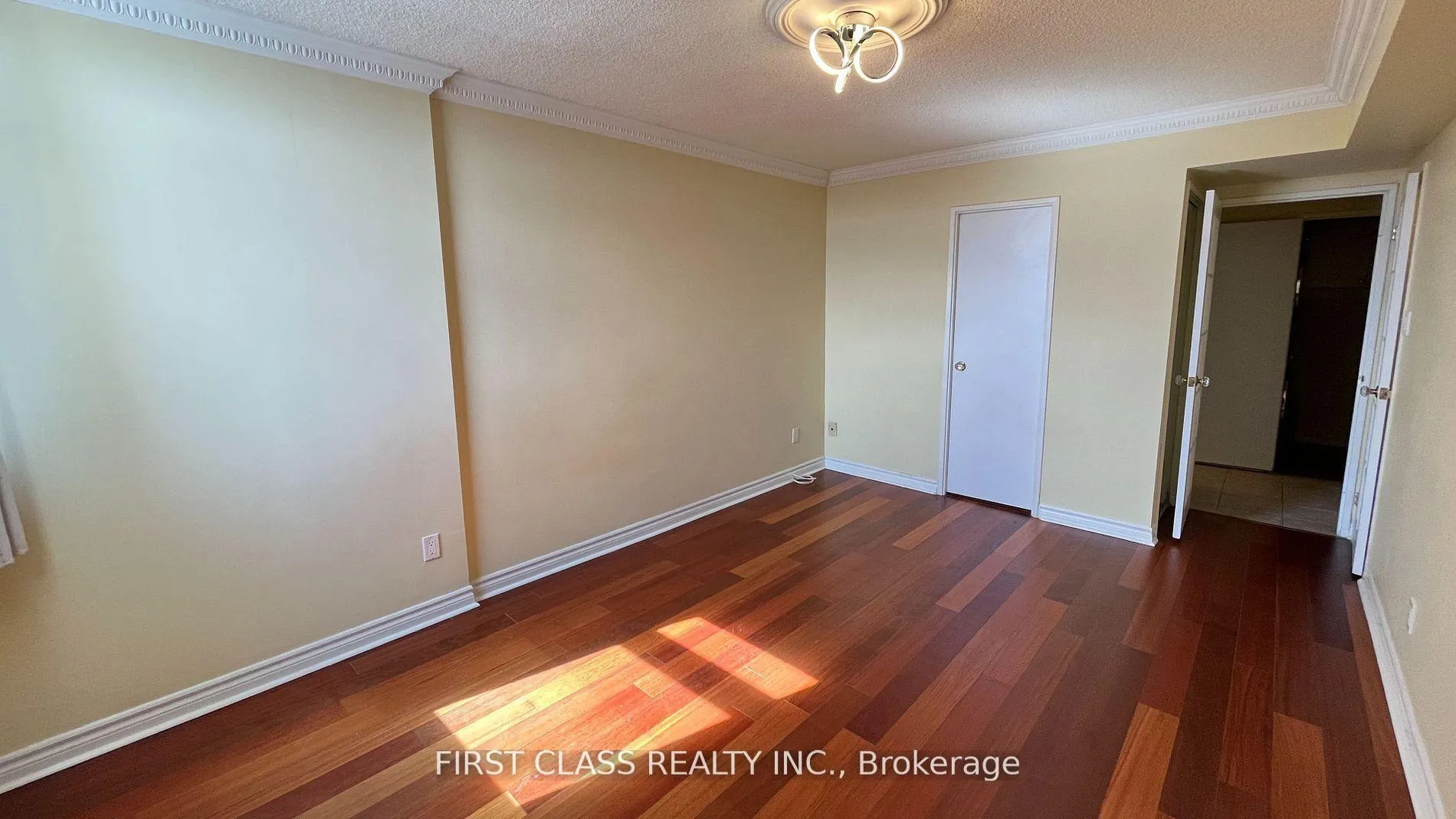 Photo 12 of Unit 905, 7811 Yonge Street, Markham, Thornhill — HOMEH