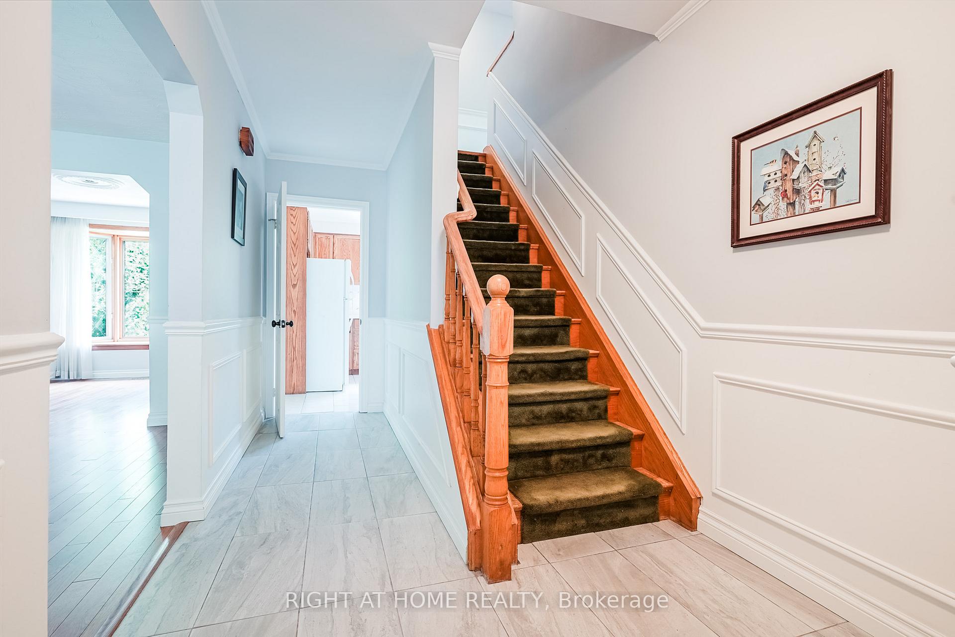 Photo 3 of 33 Erinlea Crescent, Scarborough, Woburn — HOMEH