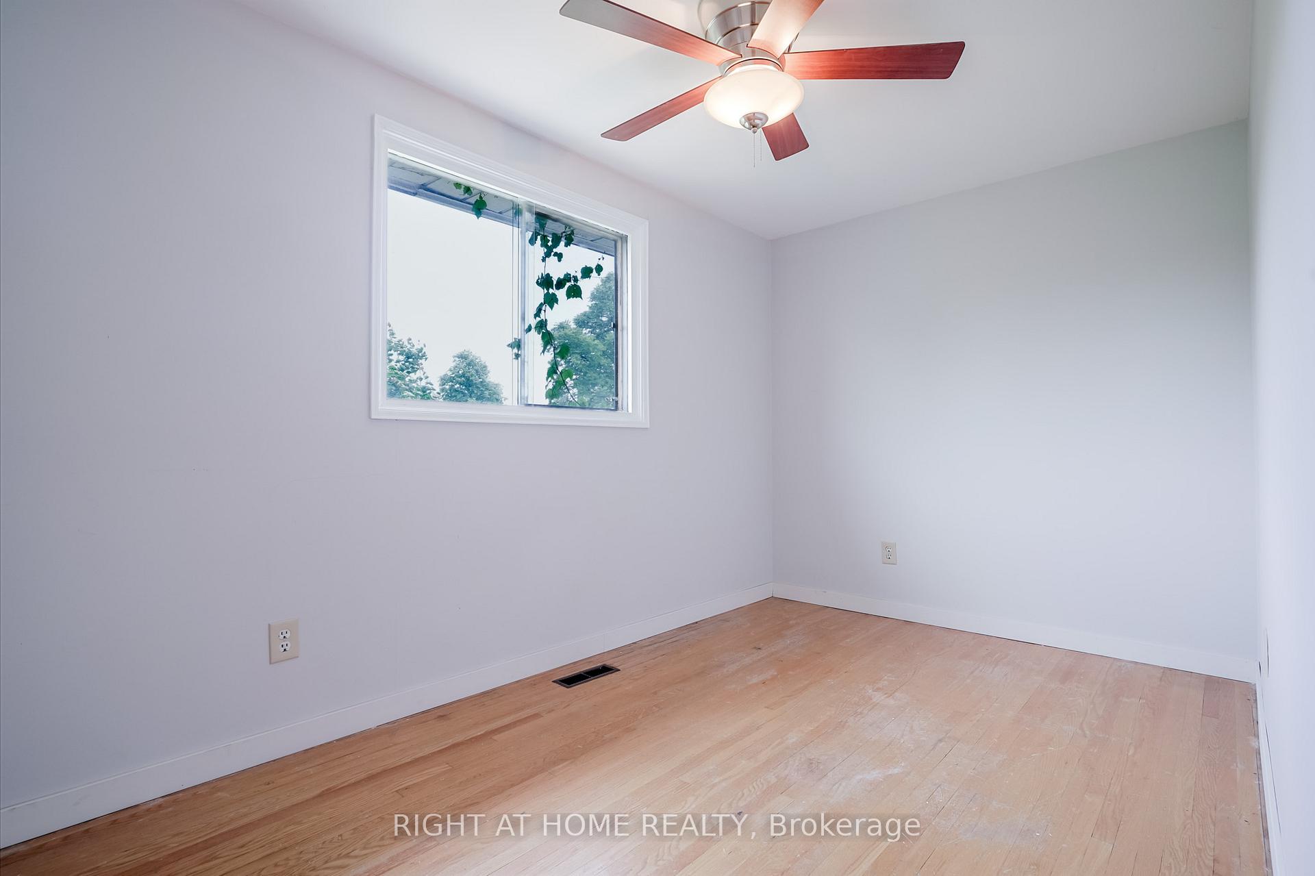Photo 8 of 33 Erinlea Crescent, Scarborough, Woburn — HOMEH