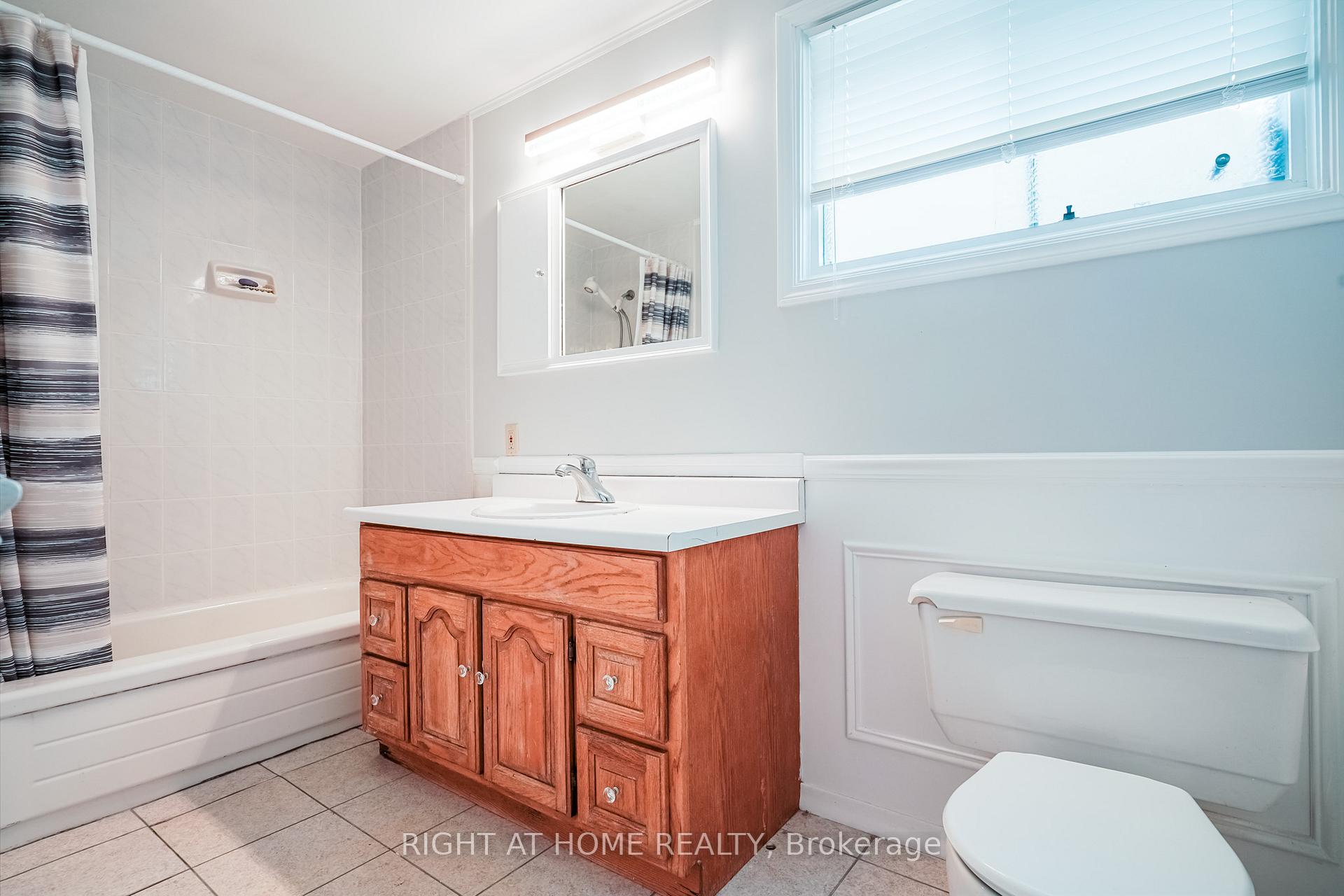 Photo 11 of 33 Erinlea Crescent, Scarborough, Woburn — HOMEH