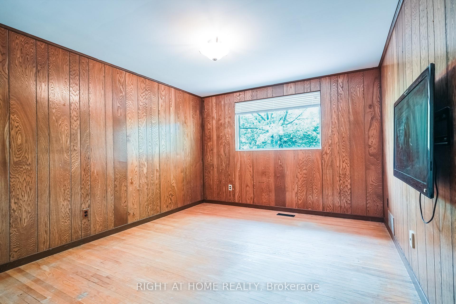 Photo 12 of 33 Erinlea Crescent, Scarborough, Woburn — HOMEH