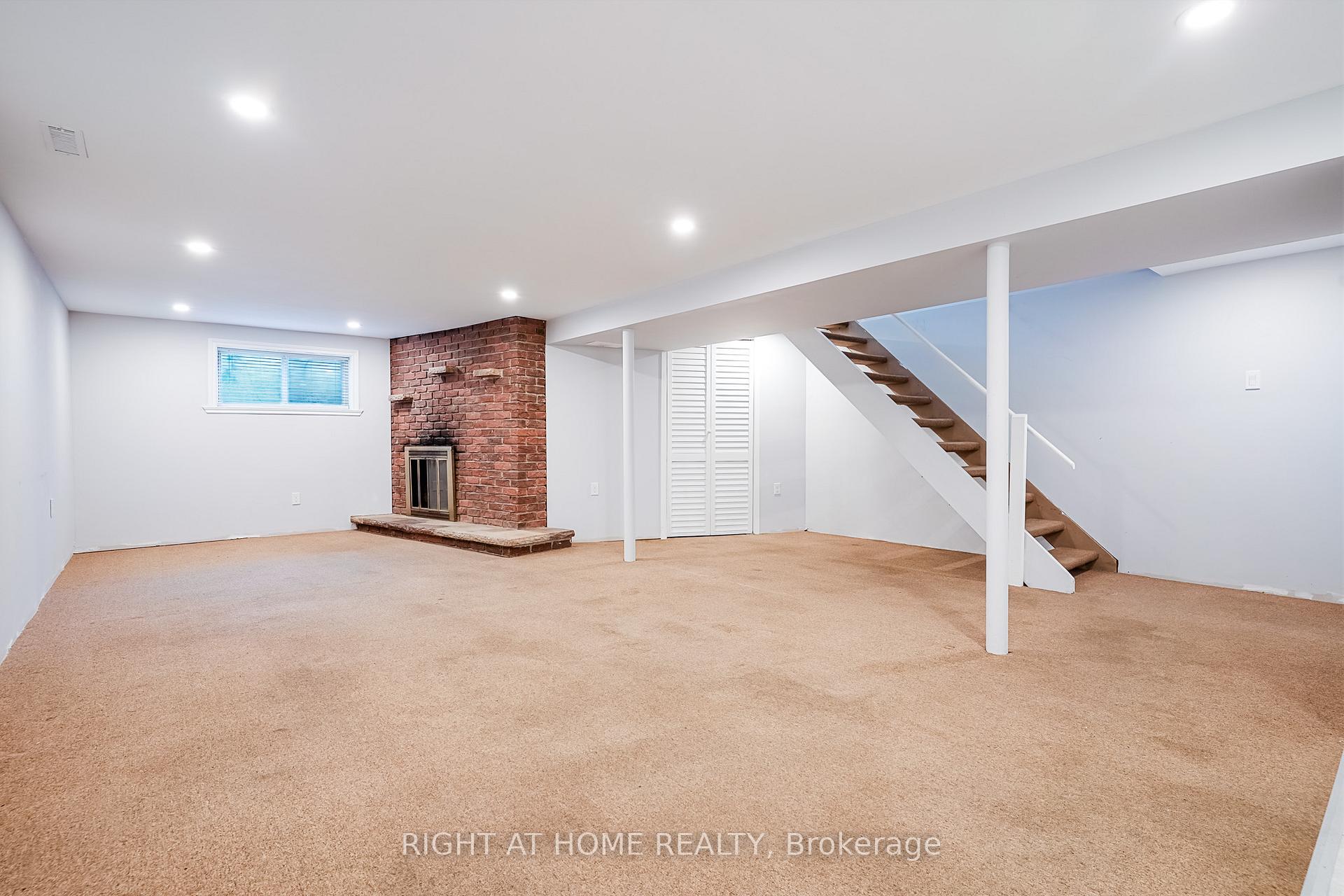 Photo 14 of 33 Erinlea Crescent, Scarborough, Woburn — HOMEH