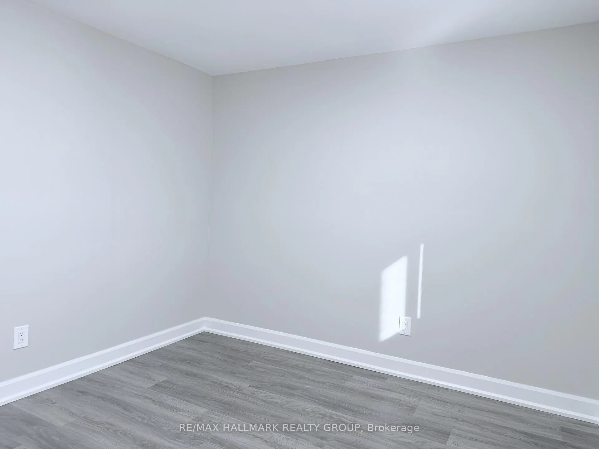 Photo 9 of Unit 1, 131 Camelia Avenue E, Ottawa, Manor Park — HOMEH