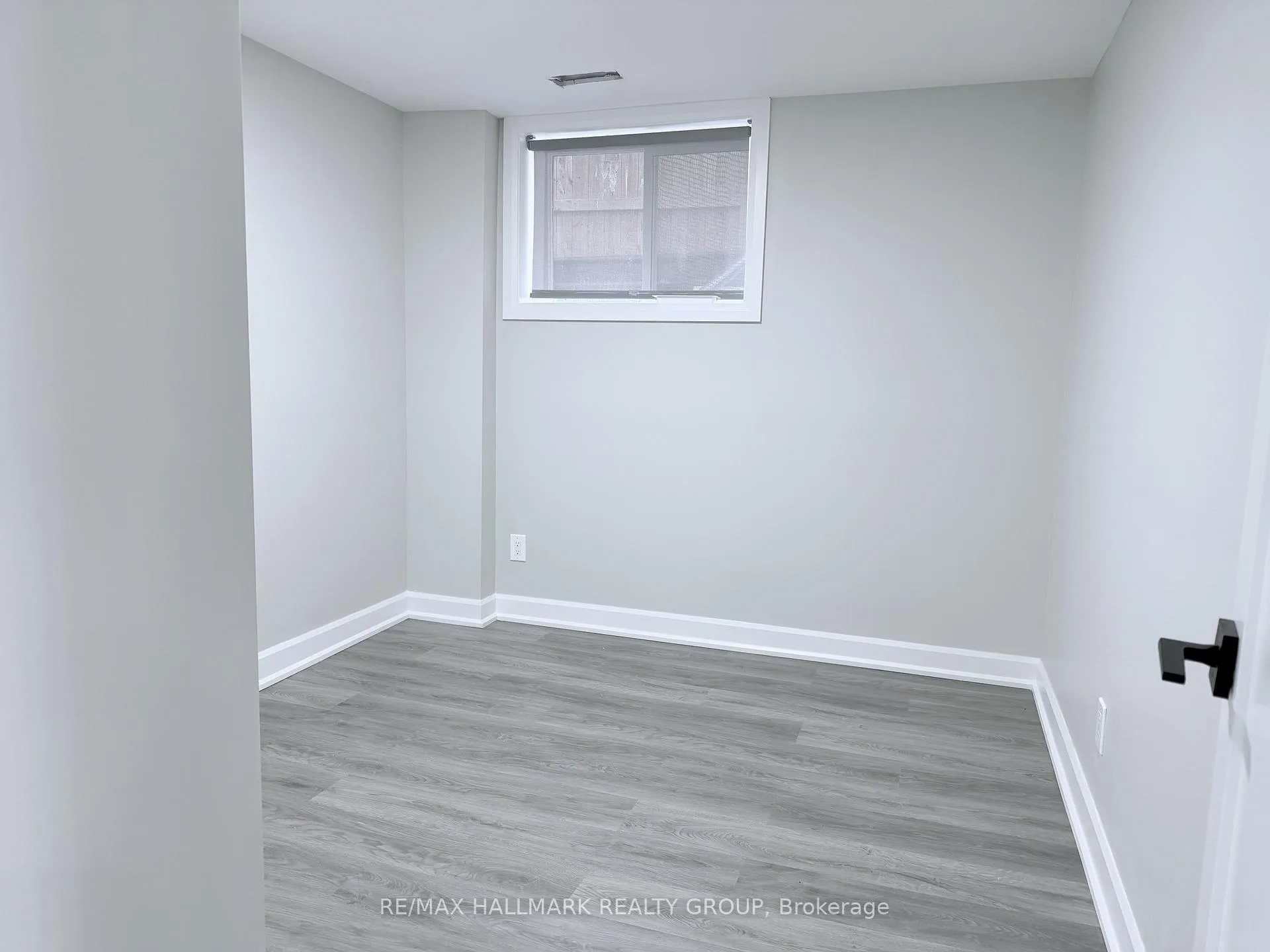 Photo 12 of Unit 1, 131 Camelia Avenue E, Ottawa, Manor Park — HOMEH