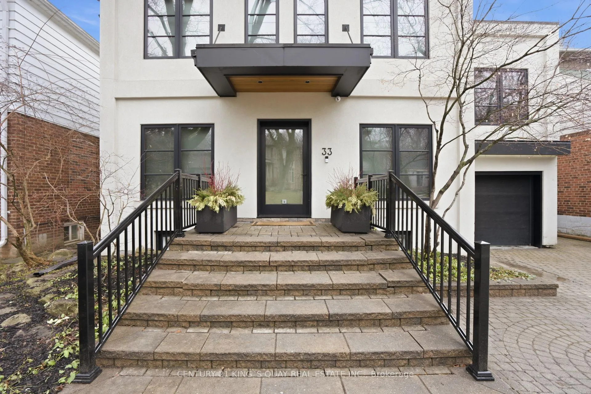 Photo 2 of 33 Nesbitt Drive, Toronto, Leaside — HOMEH