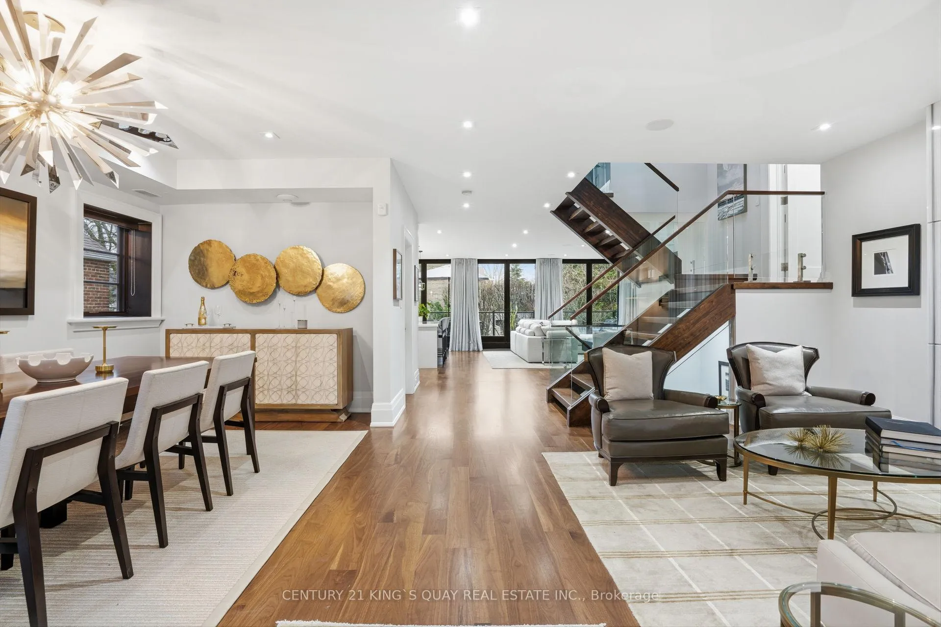 Photo 3 of 33 Nesbitt Drive, Toronto, Leaside — HOMEH