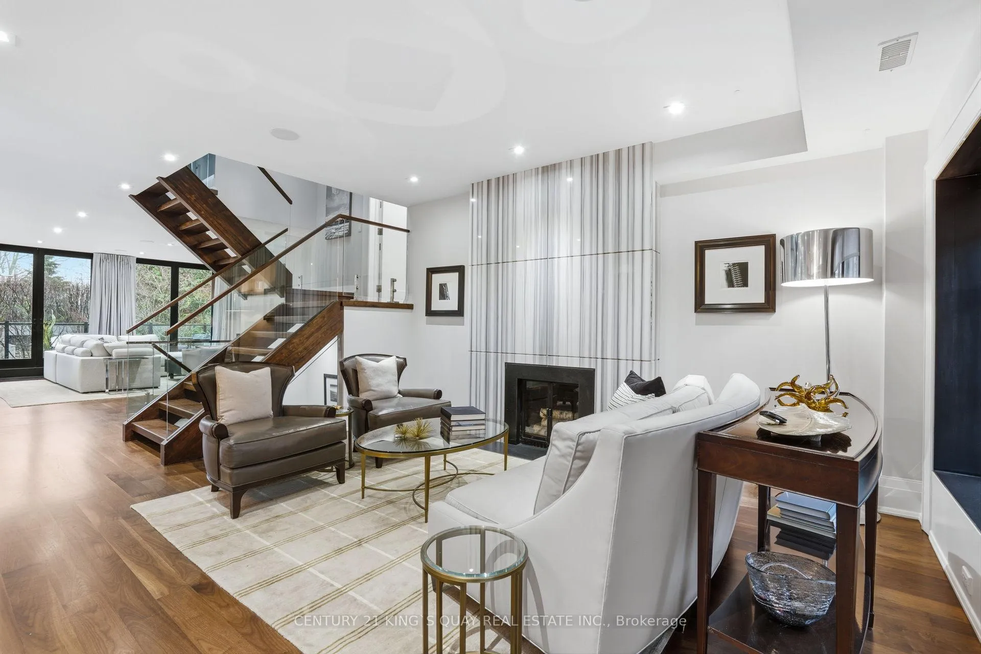 Photo 4 of 33 Nesbitt Drive, Toronto, Leaside — HOMEH