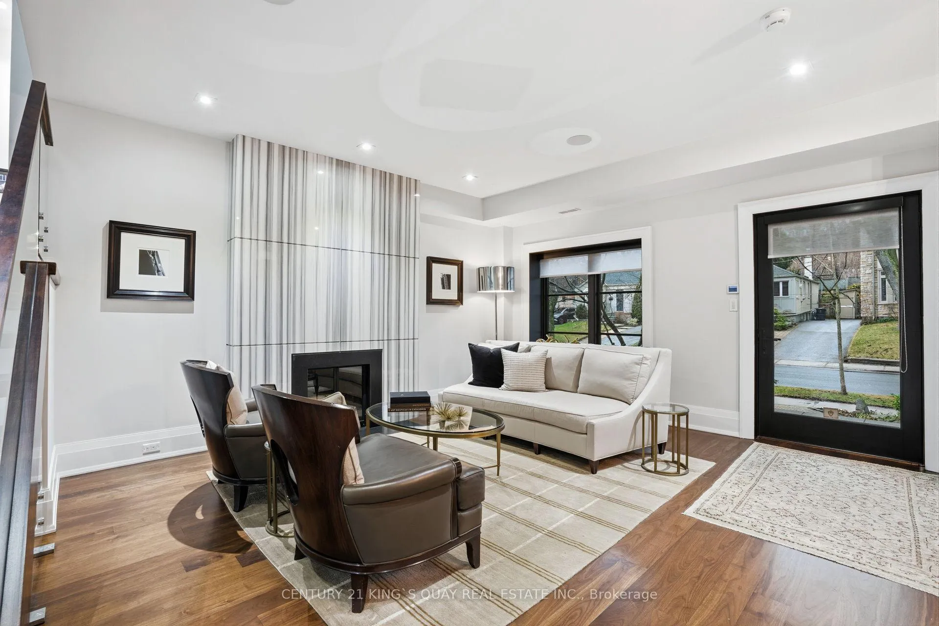 Photo 5 of 33 Nesbitt Drive, Toronto, Leaside — HOMEH