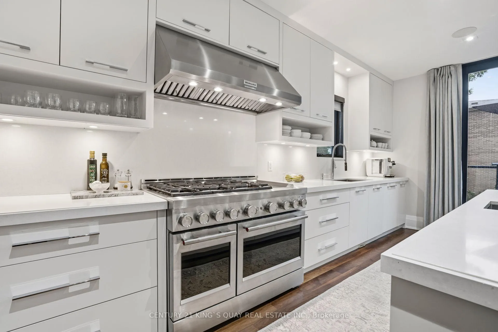 Photo 13 of 33 Nesbitt Drive, Toronto, Leaside — HOMEH