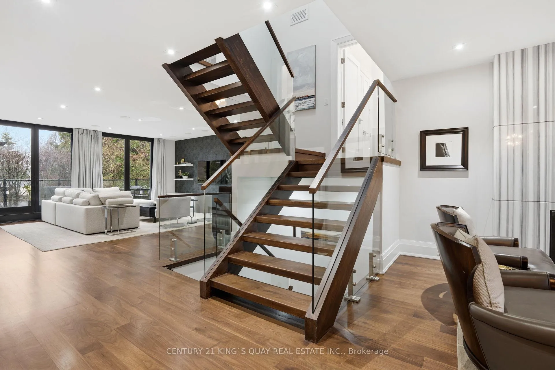 Photo 16 of 33 Nesbitt Drive, Toronto, Leaside — HOMEH